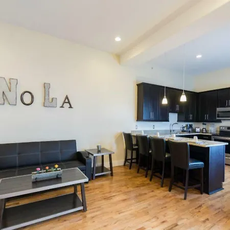Beautiful Condos Steps From French Quarter And Bourbon St